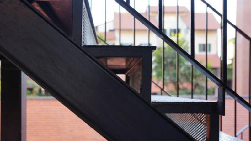 Como Escolher um Fabricante de Escadas de Ferro de Qualidade Como Escolher um Fabricante de Escadas de Ferro de Qualidade