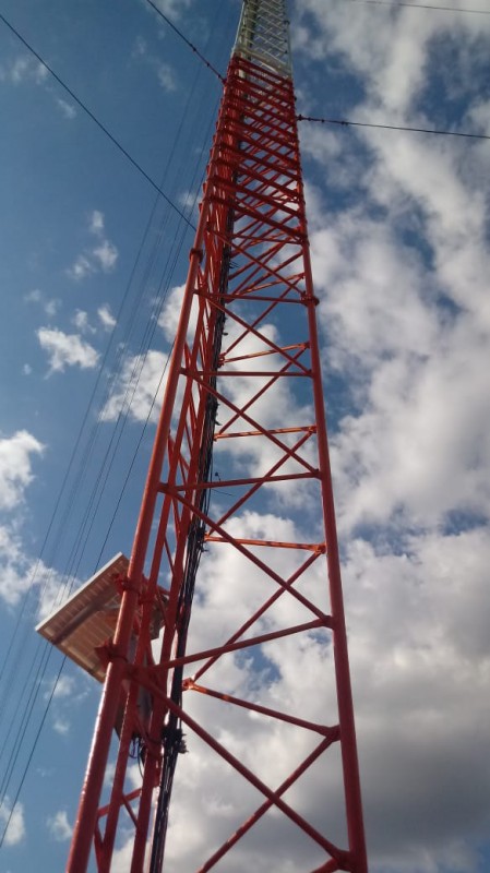 Fabrica de torre estaiada