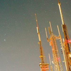 Balizamento noturno para torres: iluminação para prevenir acidentes aéreos